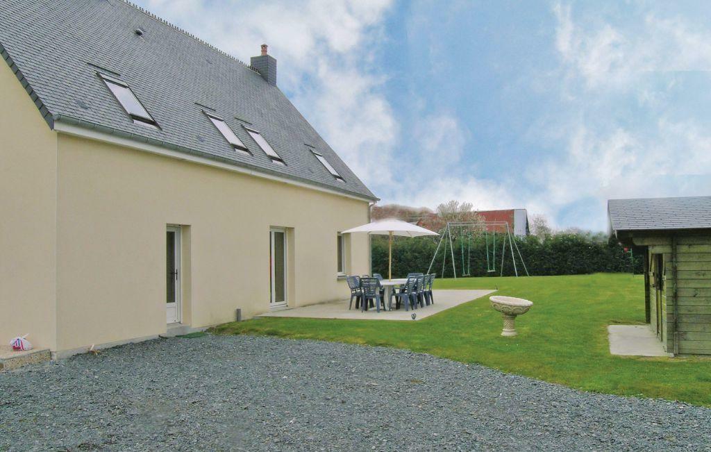 Brit Hotel De La Cote Des Havres Lessay Exterior photo